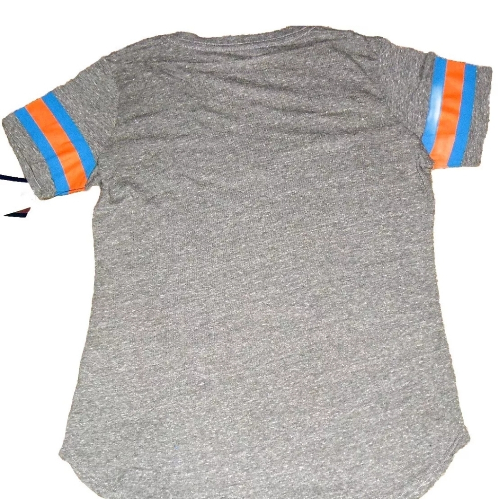 New York Knicks Womens Rhinestone Bedazzled Logo V Neck T Shirt sz Large… - Picture 4 of 4